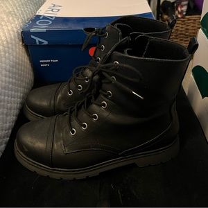 Arizona Queen, Black Boots